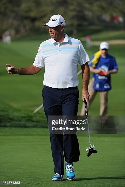 Stewart Cink acknowledges the gallery on the 18th green during the first round of the Farmers Insurance Open on Torrey Pines South on January 23,...