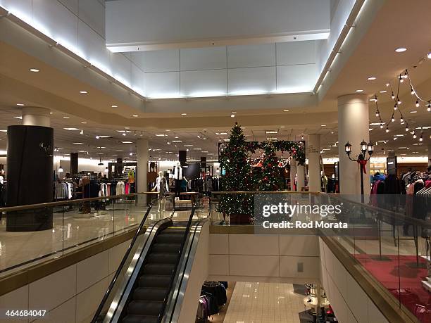 Shell Main Mall 112 Easton Mall Stock Photos, High-Res Pictures, and Images - Getty Images