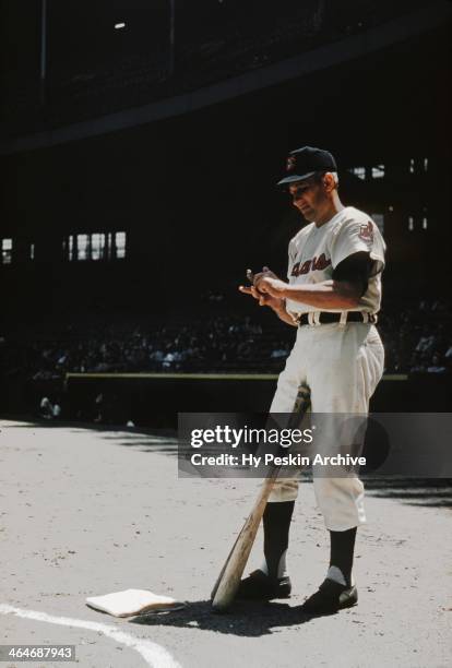 Al Rosen of the Cleveland Indians on deck at Cleveland Municipal Stadium circa 1955 in Cleveland, Ohio.