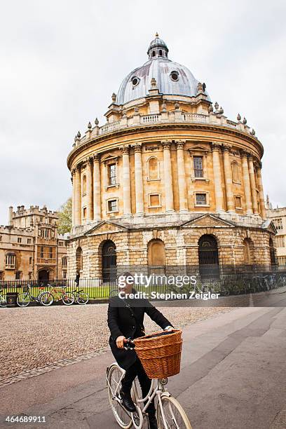 woman on bike in oxford, uk - oxford stock-fotos und bilder