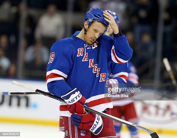 Brad Richards of the New York Rangers skates off the ice after losing to the St. Louis Blues at Madison Square Garden on January 23, 2014 in New York...