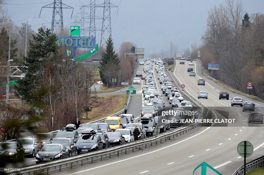 FRANCE-WEATHER-HOLIDAYS-TRAFFIC