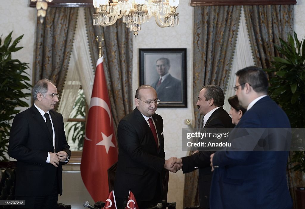 Turkey's Deputy PM Akdogan meets HDP representatives in Istanbul