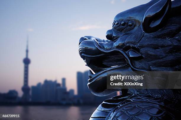 close-up of traditional chinese statue with shanghai skyline in the background - torre oriental pearl imagens e fotografias de stock