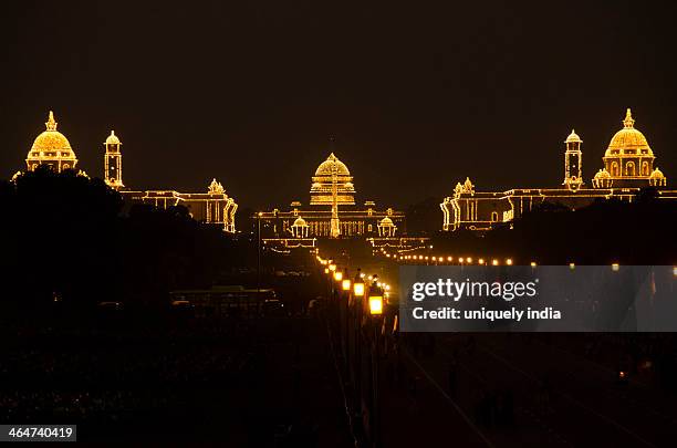 rashtrapati bhavan lit up at night, new delhi, india - palácio presidencial rashtrapati bhawan imagens e fotografias de stock
