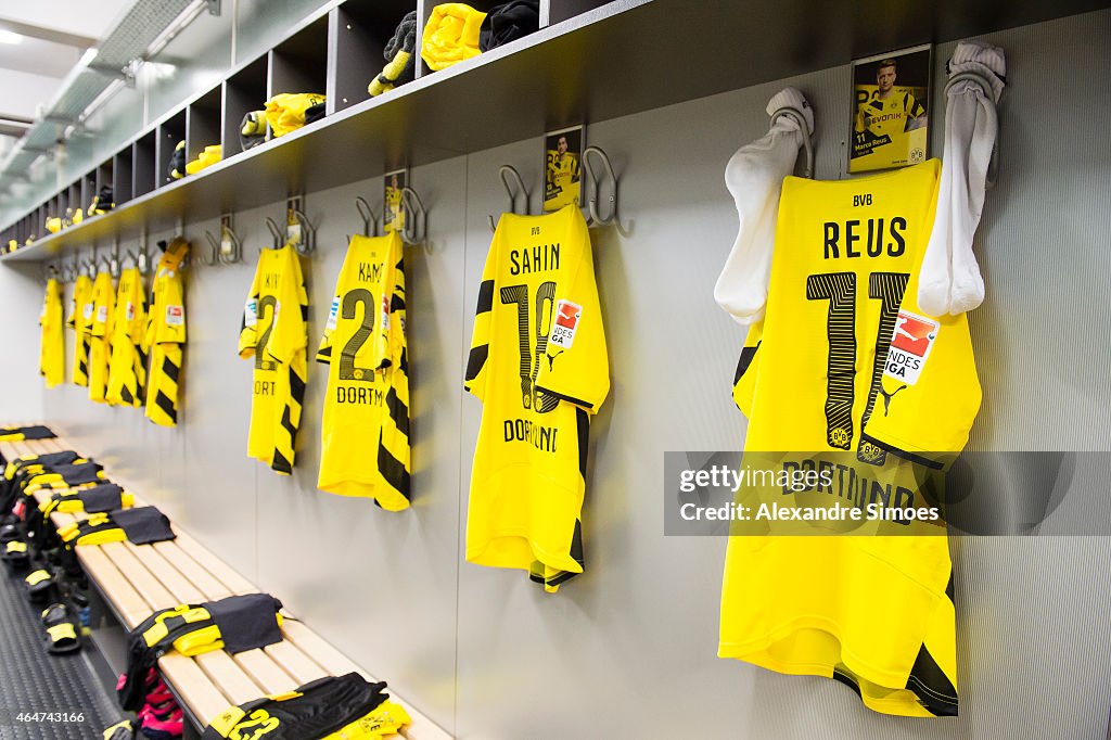 Borussia Dortmund v FC Schalke 04 - Bundesliga