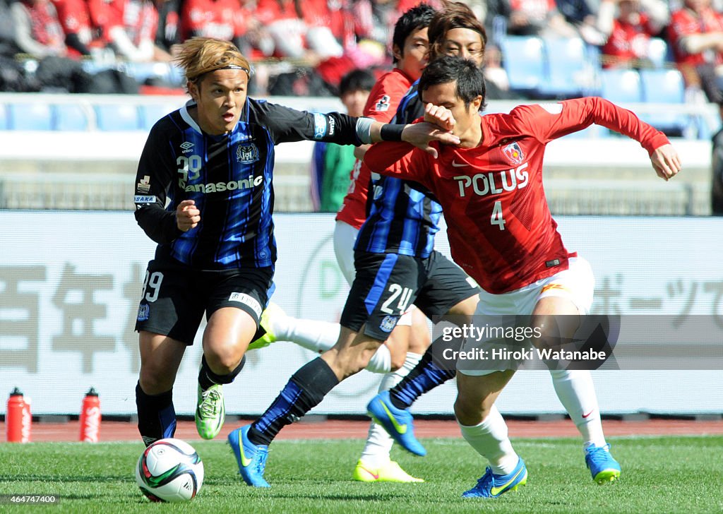 Gamba Osaka v Urawa Red Diamonds - FUJI XEROX SUPER CUP 2015