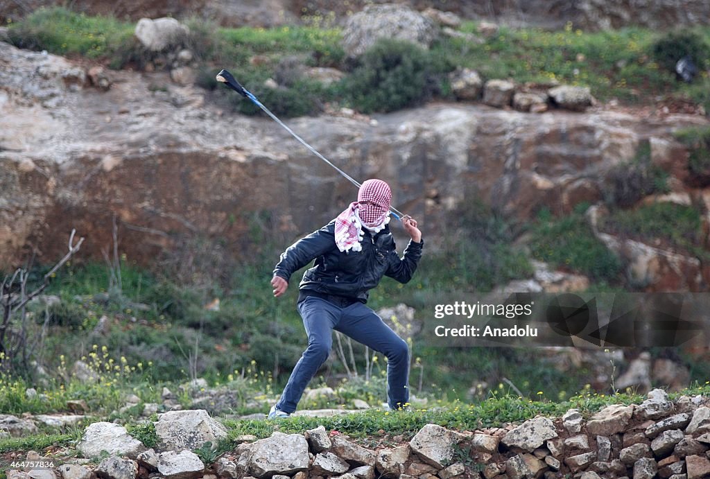 Israeli Police interfere Palestinians' demonstration in Ramallah