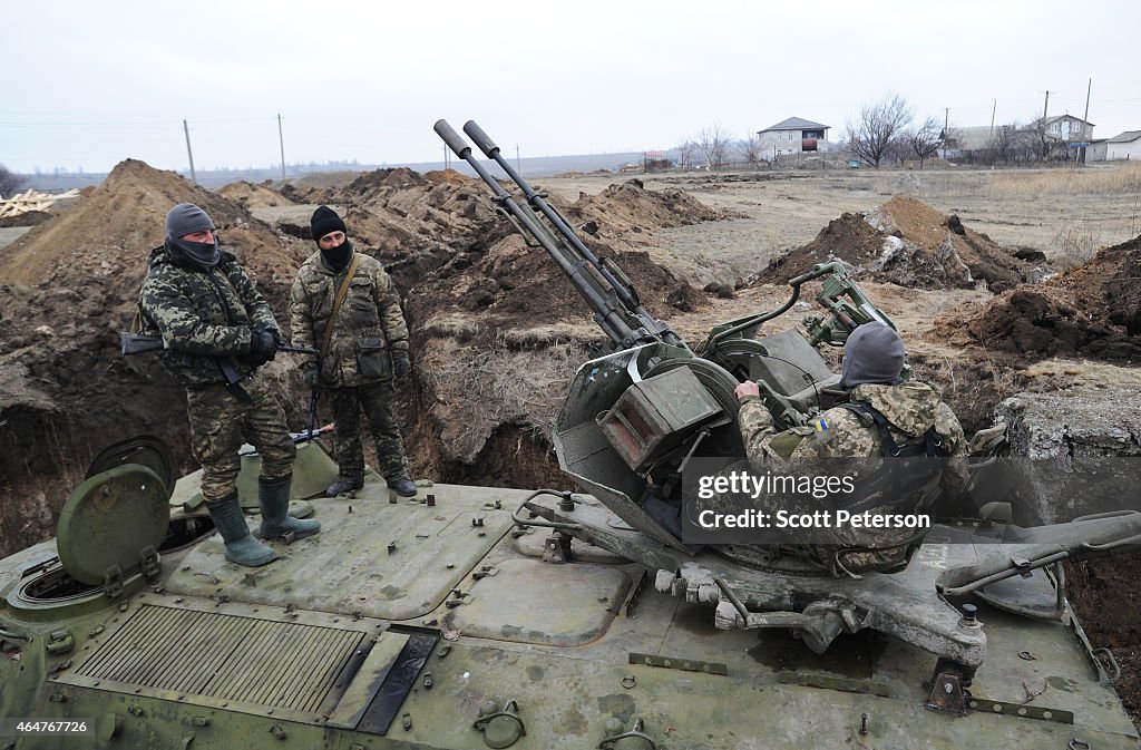 Ukrainian Soldiers Prepare to Defend Territory Against Russian-Backed Separatists