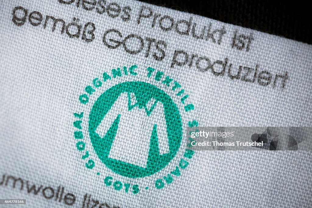 Gots Labelling Guide Label of a t-shirt with the GOTS logo, the Global Organic Textile ...