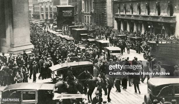 Crowds and police outside the New York Stock Exchange after the Wall Street Crash, 24 October 1929 - Black Thursday