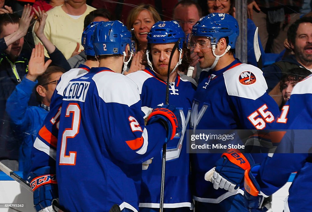 Carolina Hurricanes v New York Islanders