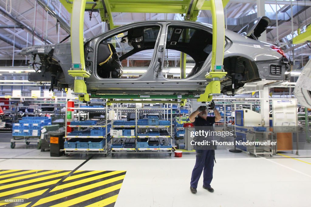 S-Class Assembly At Mercedes-Benz Plant