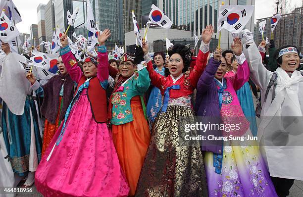 South Koreans perform during the celebration of Independence Movement Day on March 1, 2015 in Seoul, South Korea. South Koreans celebrate the public...