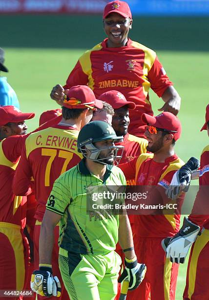 Sean Williams of Zimbabwe and team mates celebrate as Shahid Afridi of Pakistan walks from the field after being dismissed for a duck during the 2015...