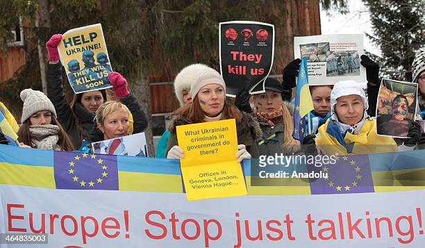 Ukrainian citizens in Switzerland protest the Ukrainian government due to the EU approach of it in Davos where the World Economic Forum is being...