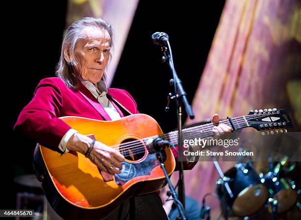 Singer / Songwriter Gordon Lightfoot performs on stage at Route 66 Casinos Legends Theater on February 28, 2015 in Albuquerque, New Mexico.