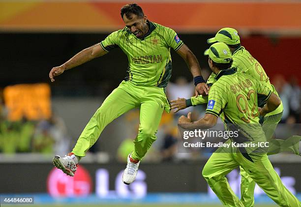 Wahab Riaz of Pakistan celebrates with team mates after taking the wicket of Tewanda Mupariwa of Zimbabwe during the 2015 ICC Cricket World Cup match...