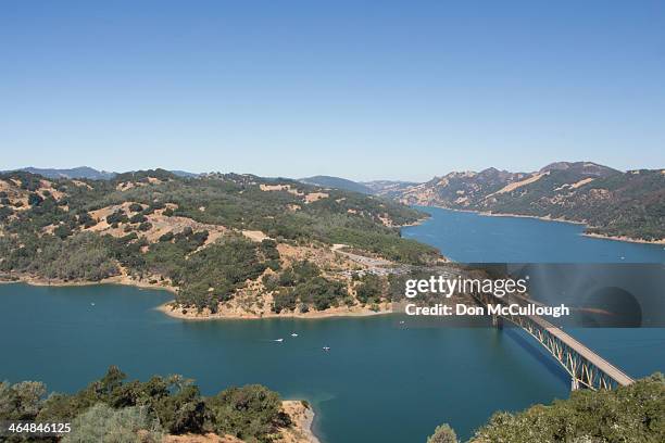 lake, bridge and moutains - healdsburg stock-fotos und bilder