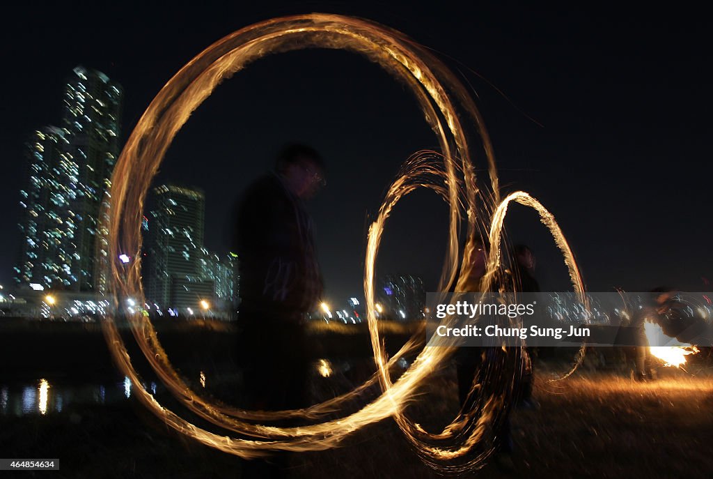South Korean Celebrate Forthcomimg First Full Moon of Lunar Year