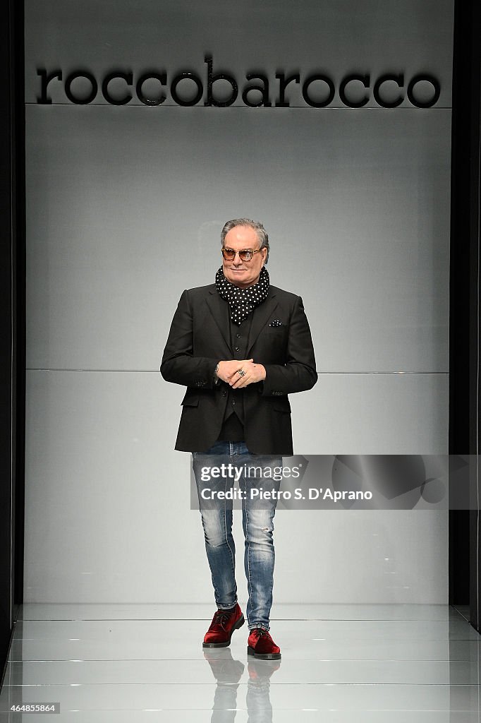 Stil Roco Baroco Designer Rocco Barocco walks the runway at the Roccobarocco show ...
