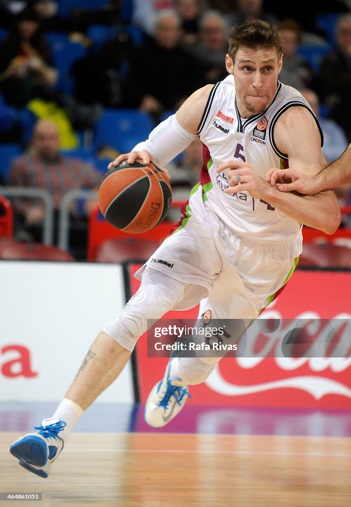 Laboral Kutxa Vitoria v Olympiacos Piraeus - Turkish Airlines Euroleague Top 16