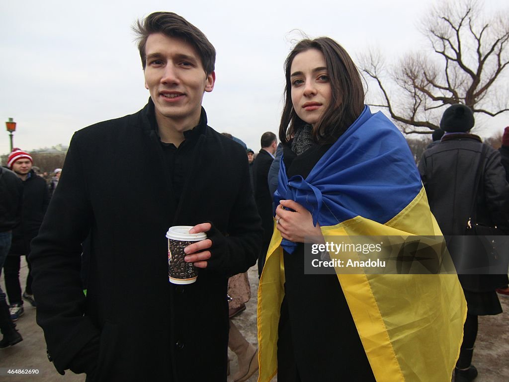 Thousands march in memory of Boris Nemtsov in Saint-Petersburg