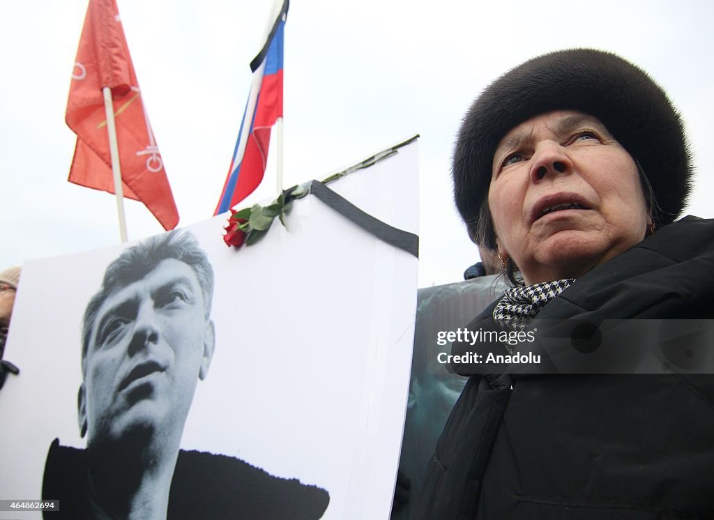 Thousands march in memory of Boris Nemtsov in Saint-Petersburg