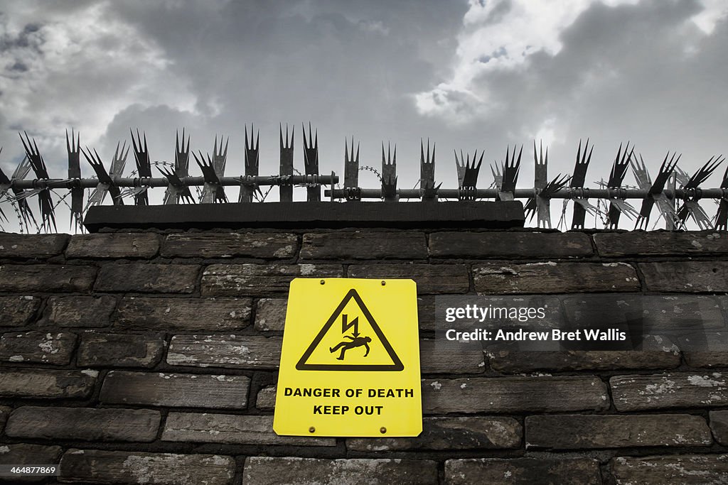 Security Perimeter Sign High Security Perimeter Fencing And Warning Signs High-Res Stock Photo ...