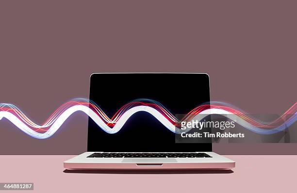 laptop with lightstreak. - data stream 個照片及圖片檔