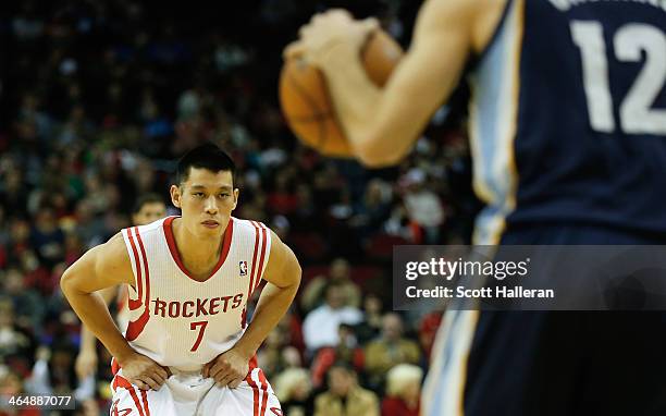 Jeremy Lin of the Houston Rockets defends against Nick Calathes of the Memphis Grizzlies during the game at the Toyota Center on January 24, 2014 in...