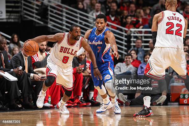 Mike James of the Chicago Bulls dribbles against Darius Morris of the Los Angeles Clippers on January 24, 2014 at the United Center in Chicago,...