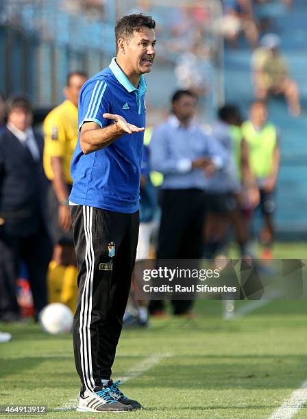 Daniel Ahmed head coach of Sporting Cristal, shouts instructions to his players during a match between Sporting Cristal and San Martin as part of...