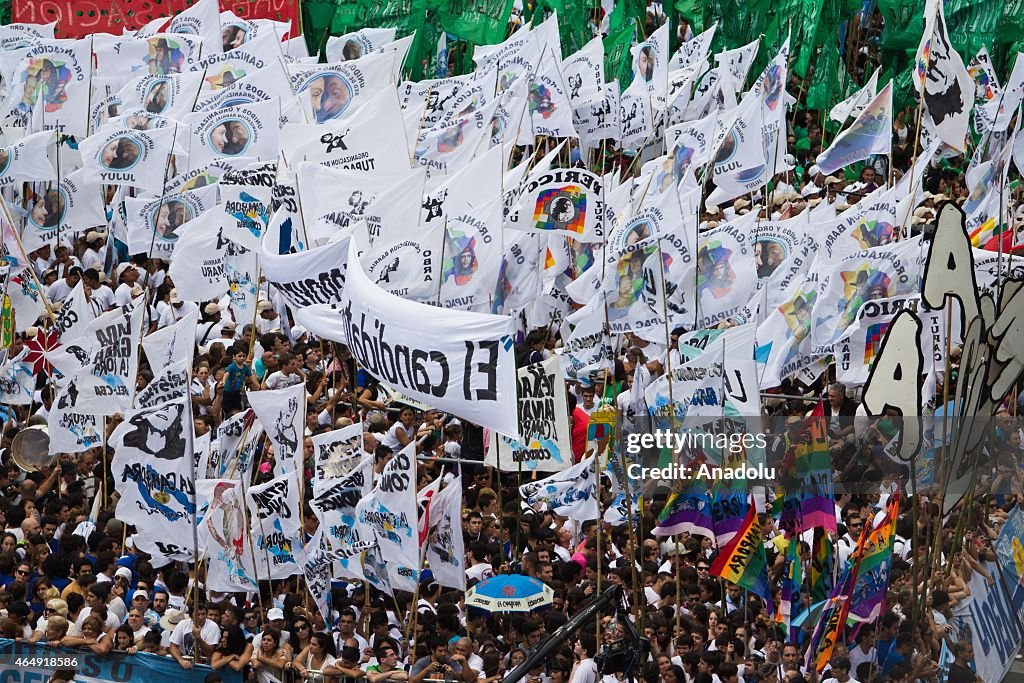 Argentinean President Kirchner's supporters stage demonstration