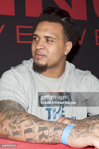 Player Maurkice Pouncey signs autographs at the Pacific Elite Sports Fitness Center Grand Opening on January 24, 2014 in Kaneohe, Hawaii.