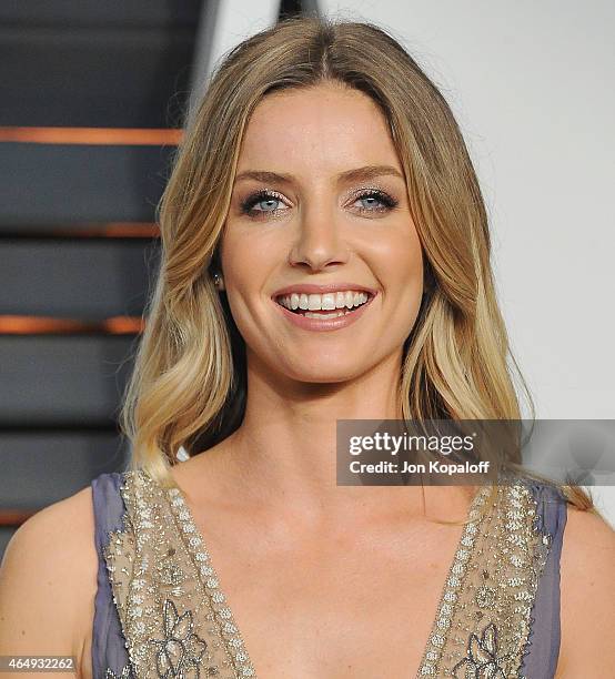 Actress Annabelle Wallis arrives at the 2015 Vanity Fair Oscar Party Hosted By Graydon Carter at Wallis Annenberg Center for the Performing Arts on...