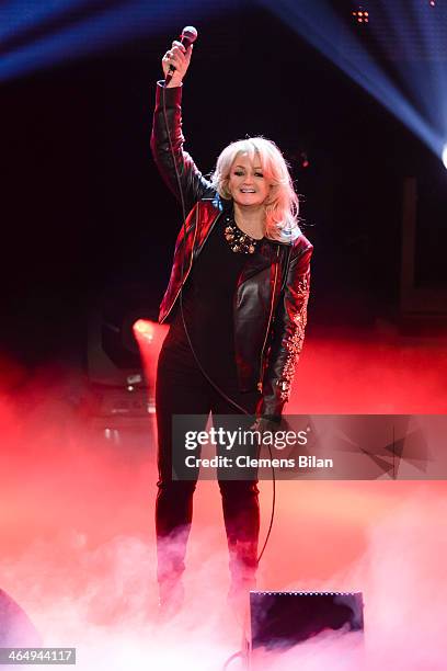Bonnie Tyler performs at the taping of 'Back To School - Gottschalks grosses Klassentreffen' Show on January 24, 2014 in Berlin, Germany.