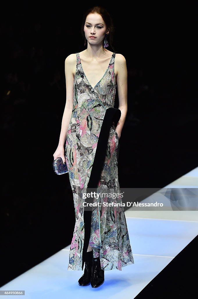 Giorgio Armani - Runway & Close-ups - MFW FW2015