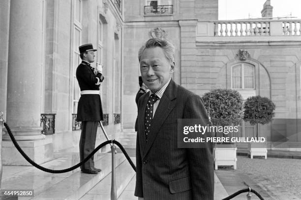 Singapore's Prime Minister Lee Kuan Yew arrives on September 27, 1978 at the Elysee Palace in Paris to meet French President Valery Giscard...