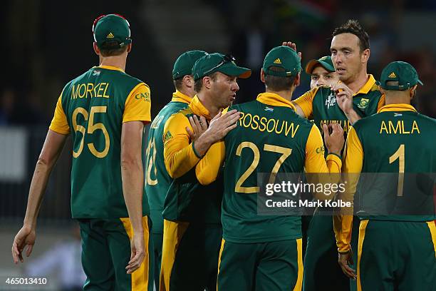 Kyle Abbott ra celebrates with his team mates after taking the wicket of Kevin O'Brien of Ireland during the 2015 ICC Cricket World Cup match between...