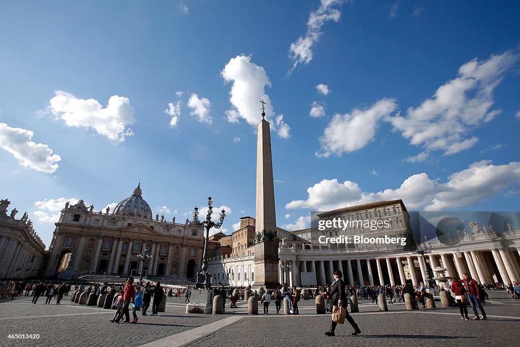 Pope's Vatican Finance Cleanup Drives Clergy To Management School