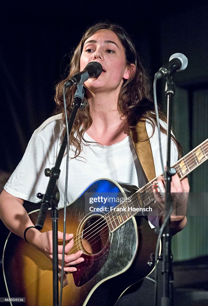 Anna F. Performs In Berlin