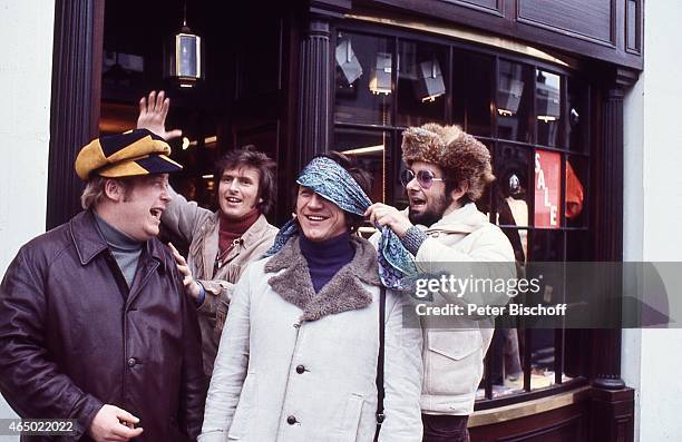 "Rainer Basedow, Helmut Förnbacher, Fred Haltiner, Gerd Baltus, ZDF-Dokumentarspiel ""Vier gegen das britische Pfund"" am in London, England. "