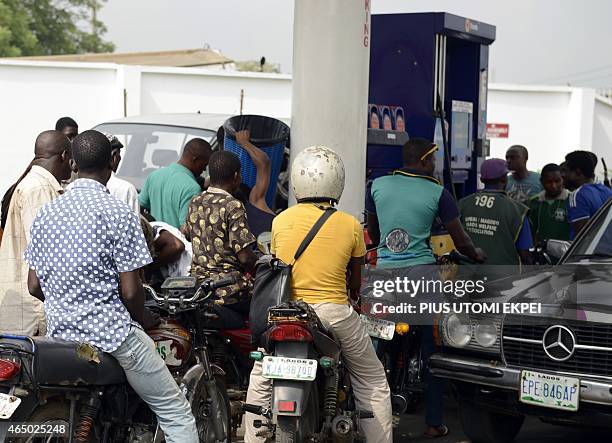 Nnpc Queue 196 Nnpc Stock Photos, High-Res Pictures, and Images - Getty Images