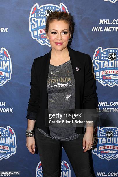 Actress Alyssa Milano walks the red carpet at the 2014 Coors Light NHL Stadium Series between the Anaheim Ducks and the Los Angeles Kings at Dodger...