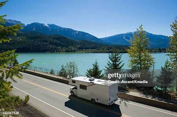 road trip pour les camping-cars - canada été photos et images de collection