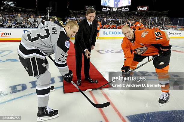 Wayne Gretzky drops the ceremonial puck with Dustin Brown of the Los Angeles Kings and Ryan Getzlaf of the Anaheim Ducks during the 2014 Coors Light...