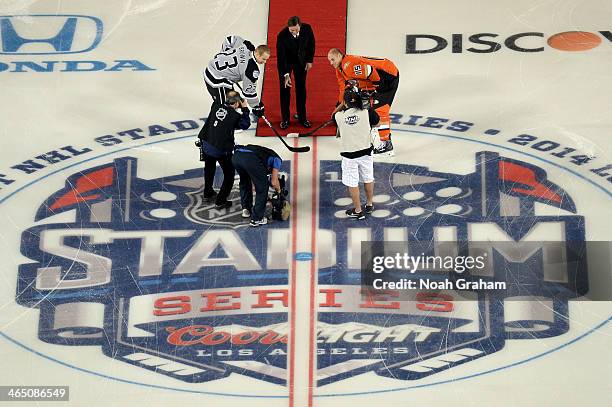 Wayne Gretzky drops the ceremonial puck with Dustin Brown of the Los Angeles Kings and Ryan Getzlaf of the Anaheim Ducks during the 2014 Coors Light...