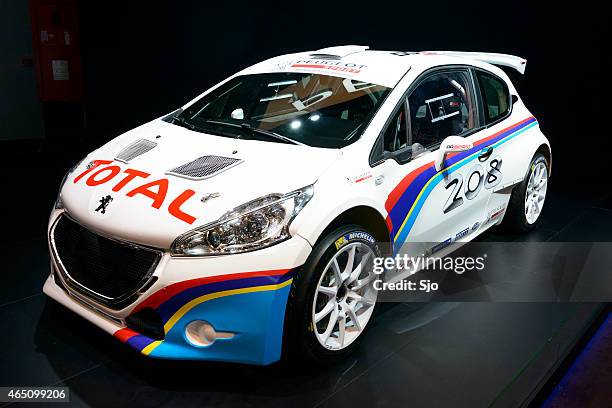 peugeot 208 t16 coche de rally - rali fotografías e imágenes de stock