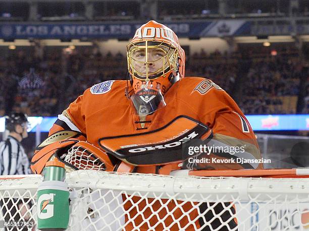 Goalkeeper Jonas Hiller of the Anaheim Ducks takes a break against Los Angeles Kings during the 2014 Coors Light Stadium Series at Dodger Stadium on...